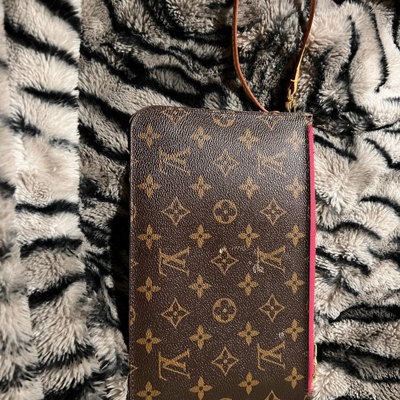 Louis Vuitton pouch from neverfull - Picture 2 of 4